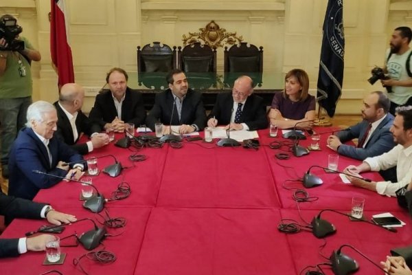 Cita por el acuerdo constitucional: Partidos cierran filas tras un proceso sin violencia