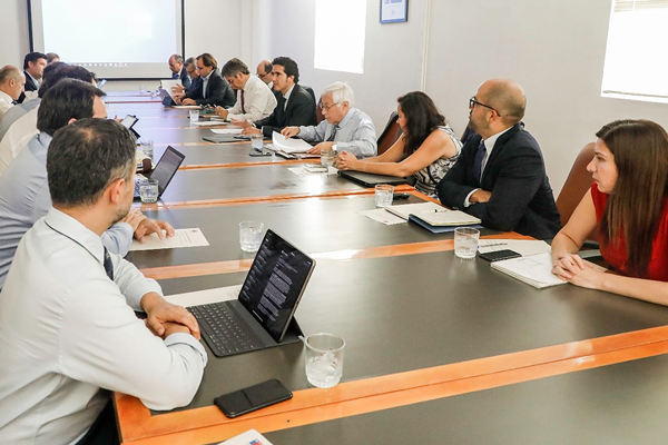 Durante la tarde de ayer se reunió el Consejo de Estabilidad Financiera (CEF) para evaluar el desplome de las bolsas, depreciación de monedas, bajas de tasas y del petróleo y cobre.