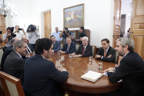 Gremio de grandes empresarios llega hasta La Moneda y analiza con Briones y Blumel: coronavirus, crisis del petróleo y violencia