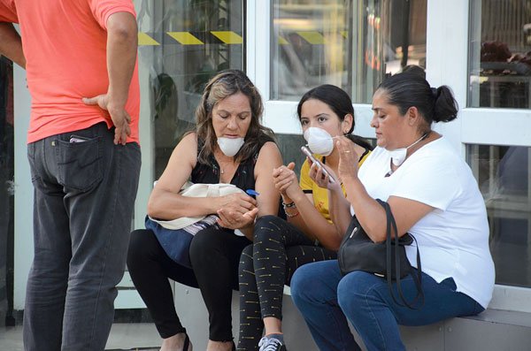 La propagación de la enfermedad en el país aumentó la preocupación de las personas por saber cuál es el nivel de cobertura con el que cuentan. Foto: Agencia Uno