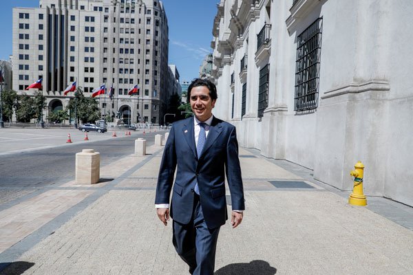 Briones reconoce que expansión del coronavirus tendrá un impacto "potente" en la economía, pero que "será transitorio"