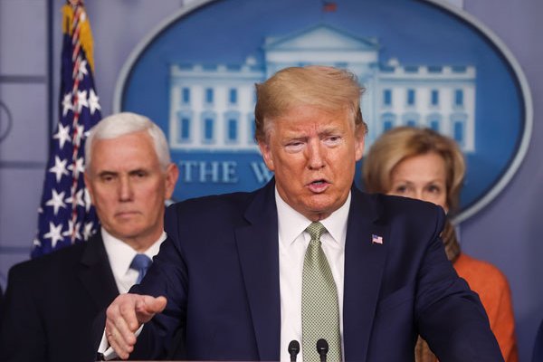 Trump evalúa enviar cheques a los hogares y Europa anuncia inyecciones millonarias