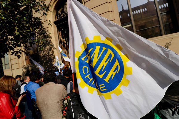 Empleados fiscales piden al Gobierno suspender la atención de público en servicios estatales para evitar más contagios
