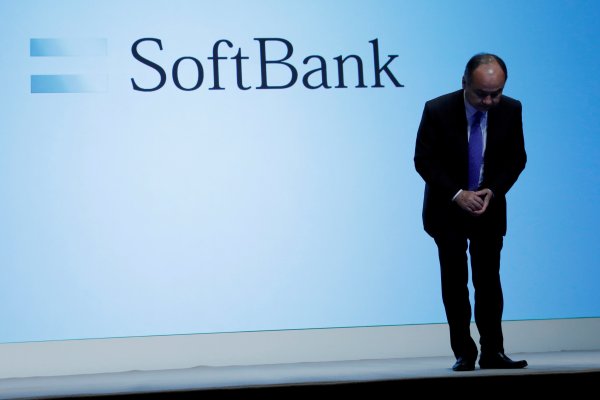 Softbank advierte que podría retirar oferta de compra de acciones de WeWork