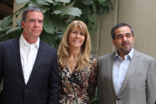 Oposición se adelanta al gobierno y presenta reforma para postergar el plebiscito para septiembre
