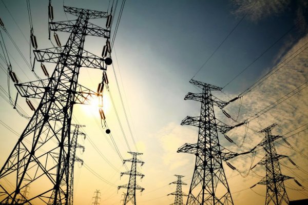 Corte de luz por falla en línea de transmisión afectó a cuatro regiones del país