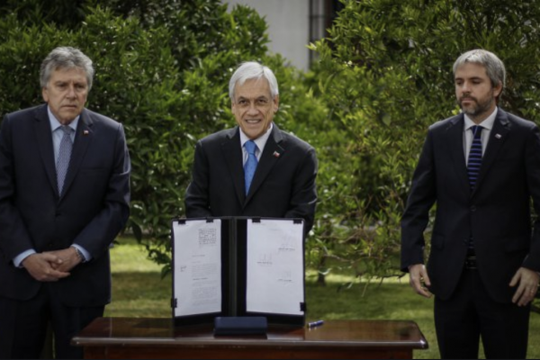 ¿Qué dice el decreto sobre las facultades de las fuerzas armadas durante el estado de catástrofe?