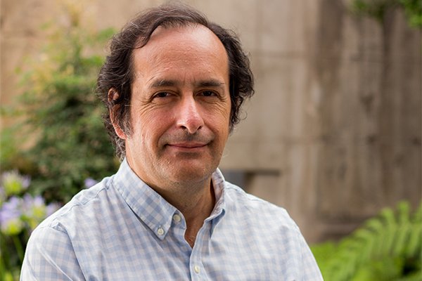 Carlos J. García, Ph.D. en Economía, University of California (LA), EE.UU. Académico FEN-UAH.