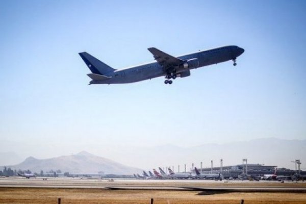Sindicatos de aerolíneas nacionales hacen un llamado al gobierno "para buscar una pronta solución" a la crisis
