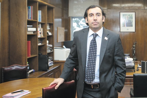 <p>Subsecretario Arab asegura que no aplica causal de fuerza mayor para despidos en las zonas de cuarentena</p>
