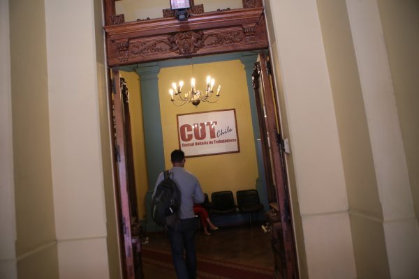 <p>CUT pidió a la DT dejar sin efecto polémico dictamen que exime a empleadores de pagar remuneraciones</p>