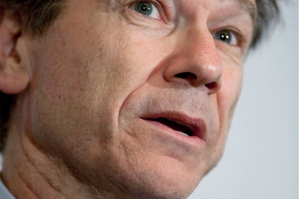 Jeffrey Sachs: "Para Chile esta es una doble crisis"