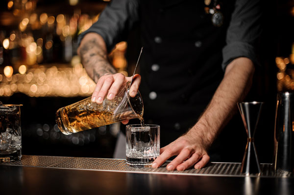 Primera Línea: buscan registrar marca para bebidas alcohólicas, de aguardiente a whisky