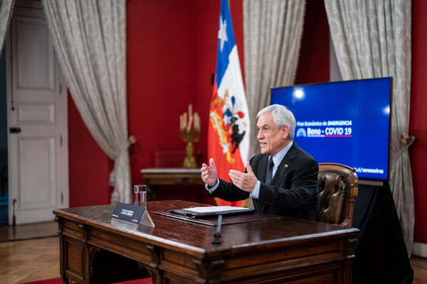 El presidente Piñera promulgó ayer la ley que crea el bono Covid-19. Foto: Presidencia