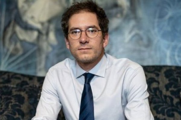 Presidente reformula nuevamente área comunicaciones y recluta a histórica asesora