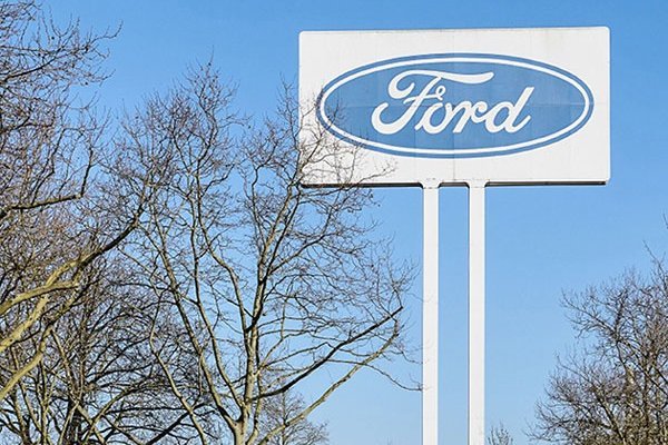 Ford pospone la reapertura de plantas clave debido a la pandemia