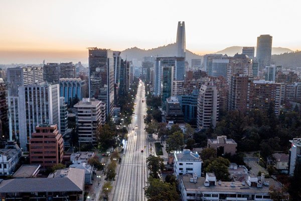 <p>Chile en recesión: Banco Central anticipa caída del PIB de hasta 2,5% este año y baja la inversión de 8,2%</p>
