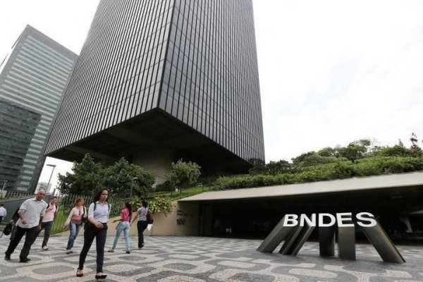 Japón irá al rescate de sus aerolíneas, mientras Brasil profundiza medidas de apoyo al sector