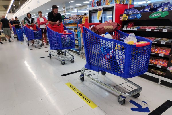 Polémica en Argentina: gobierno compró alimentos hasta un 50% más caros que el precio máximo