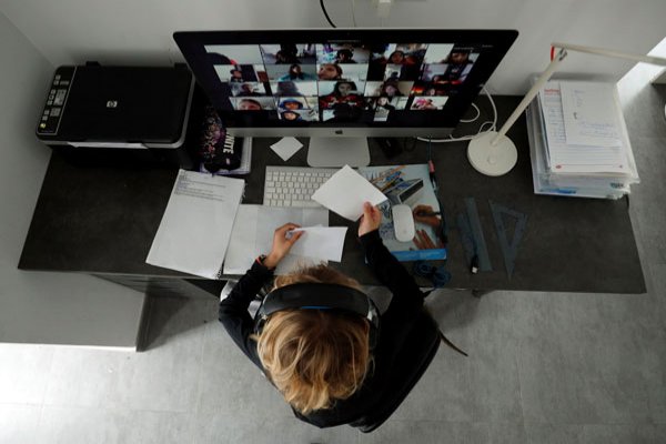 Experto de ACTI recomienda no realizar reuniones por Zoom para abordar temas confidenciales. Foto: Reuters