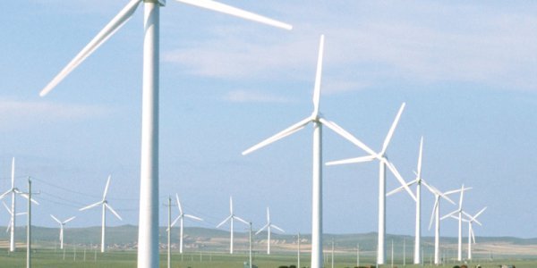 Empresas de ERNC arremeten contra el gobierno por regulaciones eléctricas