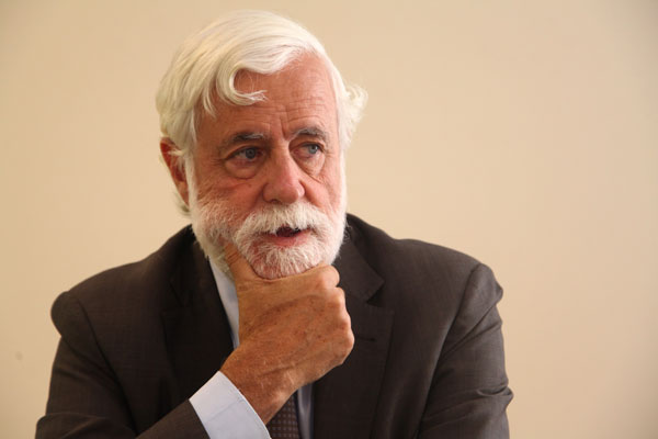 Aninat: “Si el sistema político se desordena en Chile, esta recesión va a durar más tiempo”