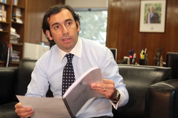 Proyecto del Gobierno permitirá que más de 800 negociaciones colectivas se posterguen