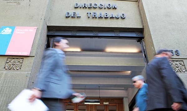 Sigue polémica por finiquito electrónico: diputados y abogados piden a Contraloría pronunciarse por alcances