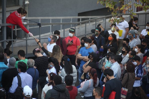 “Reapertura” desata largas filas en el Registro Civil