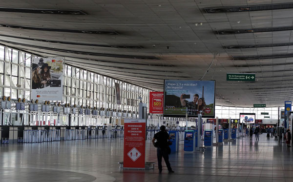 Aeropuerto de Santiago redujo en 89% sus operaciones. Foto: Agencia Uno