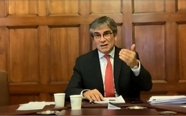 <p>Mario Marcel advirtió riesgos en la caída del petróleo.</p>
