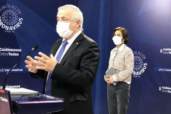 Mañalich: "Estar a cargo de la salud de Chile es una tarea muy pesada sobre hombros muy débiles"