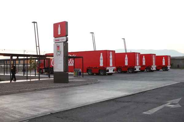 Las embotelladoras se verán favorecidas por el mayor consumo de bebidas y por un menores costos de transporte. Foto: Rodolfo Jara