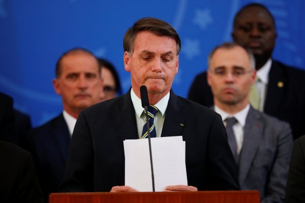 Bolsonaro niega haber intentado interferir en el trabajo de la policía pero Fiscalía encarga investigación