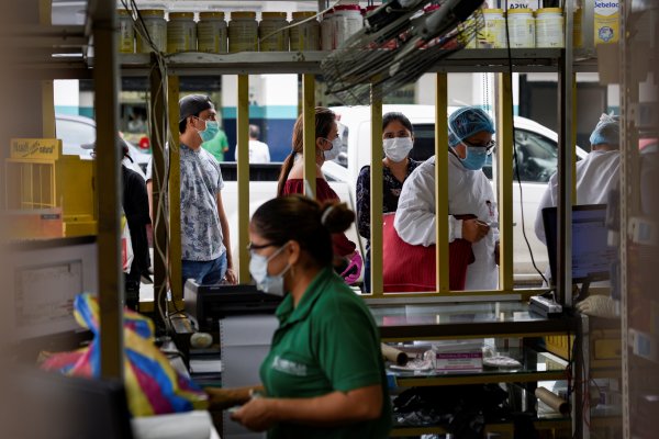 Países de América Latina y Europa preparan levantamiento de bloqueos sanitarios por coronavirus