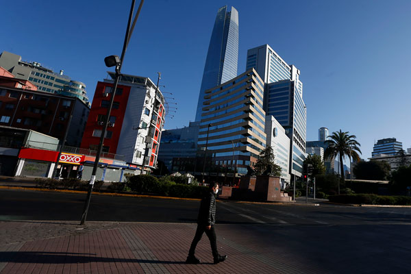 Levantar la cuarentena basado en la edad disminuiría mortalidad y costo económico