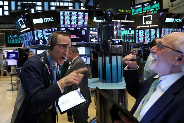 Operadores de Wall Street celebran. Foto archivo de Reuters.