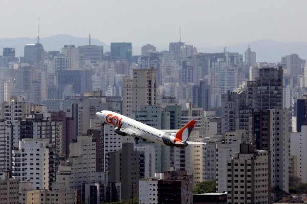 Brasil autoriza a aerolíneas a combinar vuelos para ahorrar costos