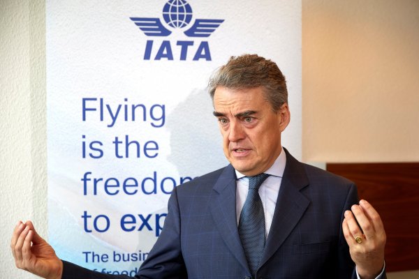 Asociación internacional de aerolíneas rechaza que se obligue a dejar asientos vacíos en los vuelos