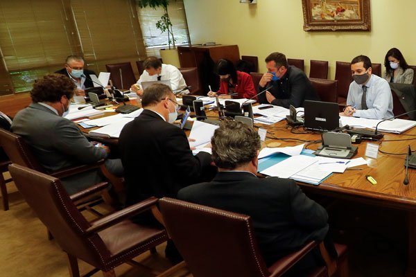 <p>Ingreso Familiar de Emergencia: Comisión de Hacienda del Senado rechaza propuesta del Gobierno</p>