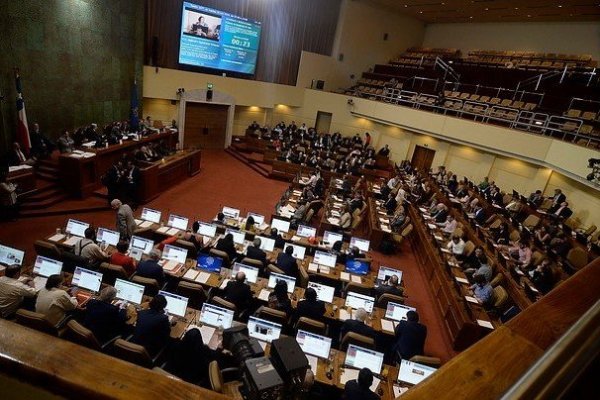 <p>Oposición ratifica la necesidad de elevar el monto para el Ingreso Familiar de Emergencia y rechaza indicación que intentó reponer el Gobierno</p>