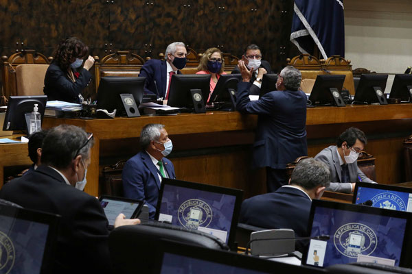 Con 24 votos en contra el Ejecutivo no logró reponer sus indicaciones.