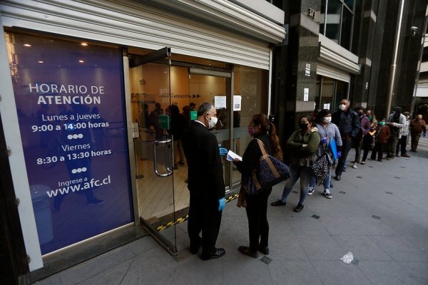 Las largas filas han sido la tónica en las últimas semanas en las oficinas de la AFC.