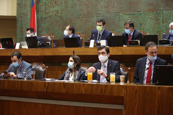 Congreso despacha cambios a ley de empleo y prohíbe reparto de utilidades