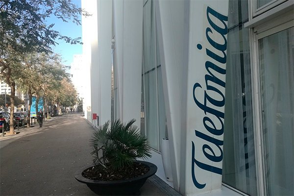 Telefónica sella acuerdo con Liberty y crean operadora líder en el Reino Unido