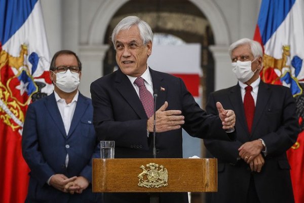 Piñera en La Moneda. Agencia Reuters.