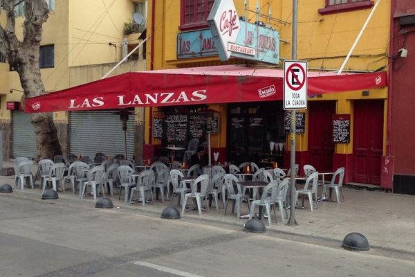 Las Lanzas, ubicado en Plaza Nuñoa, apuesta por comida a domicilio y retiros para sortear la crisis.
