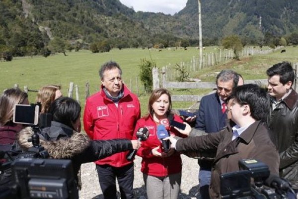 La intendenta de Aysén, Geoconda Navarrete, durante el anuncio de la licitación del estudio de factibilidad de la zona franca.