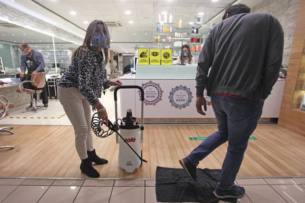Ingresos laborales de los chilenos comienzan a mostrar primeras señales de desaceleración en marzo