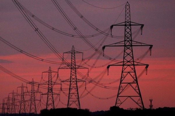 Barrick pospone puesta en marcha de línea eléctrica para unir Chile y Argentina hasta finales de año